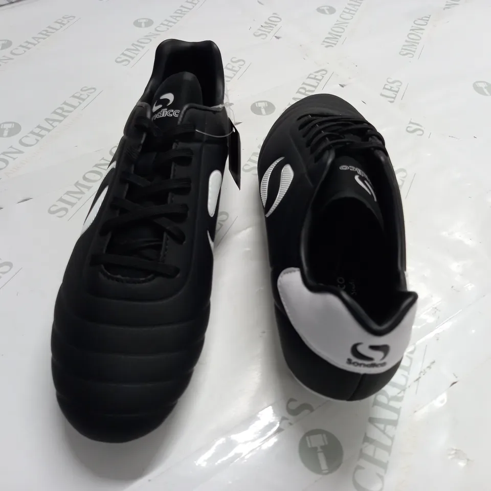SONDICO BLACK FOOTBALL BOOTS - UK 8