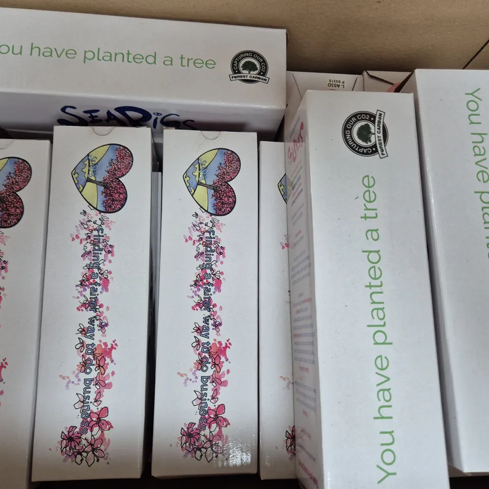 BOX OF APPROXIMATELY 30 SEAPIGS WATER BOTTLES IN PINK