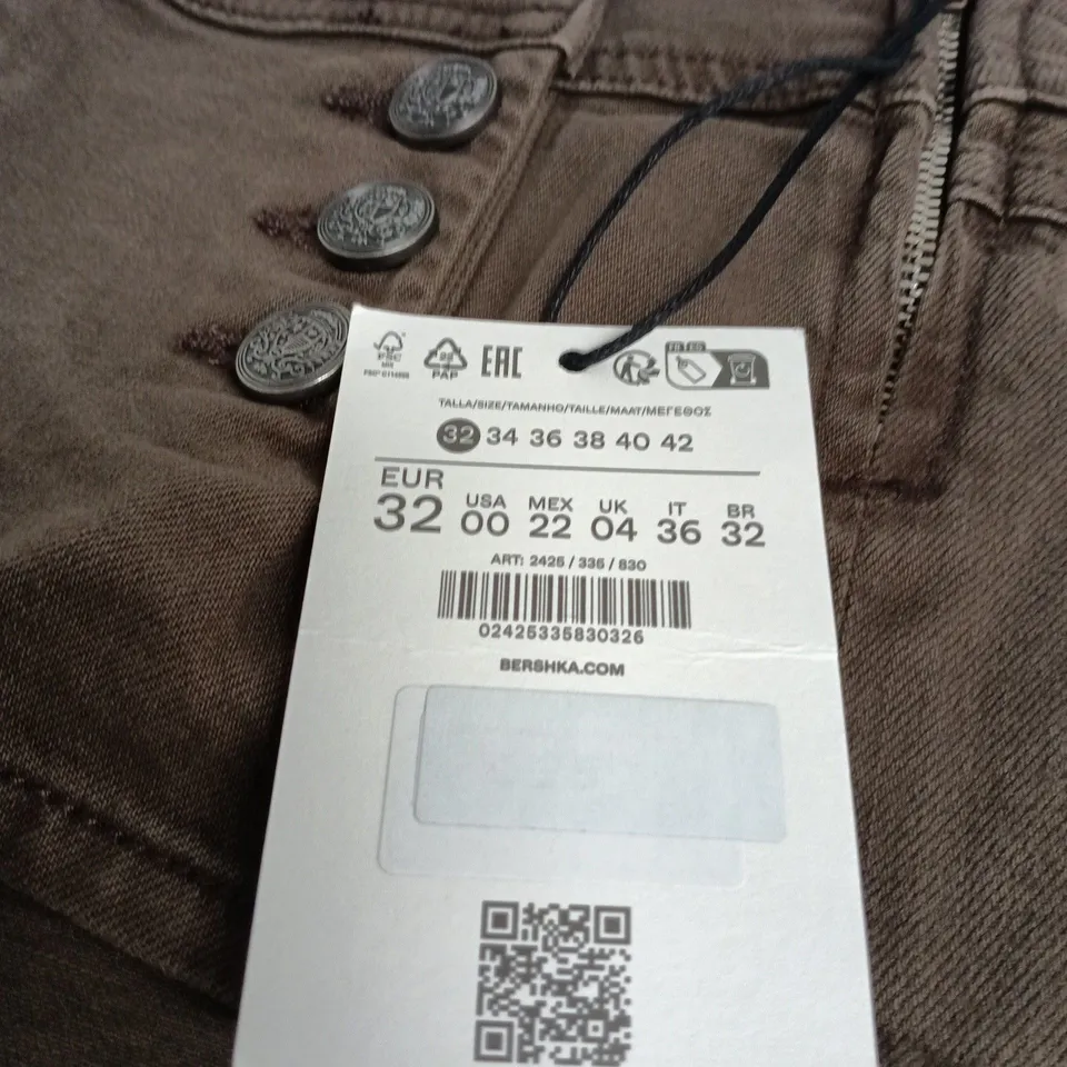 BERSHKA BROWN BUTTON-DETAIL SHORTS - SIZE UK 4