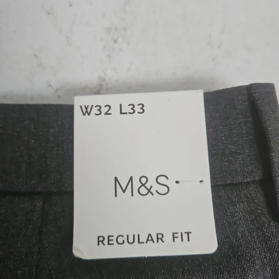 M&S MEN'S TROUSERS – REGULAR FIT, 32W X 33L, GREY