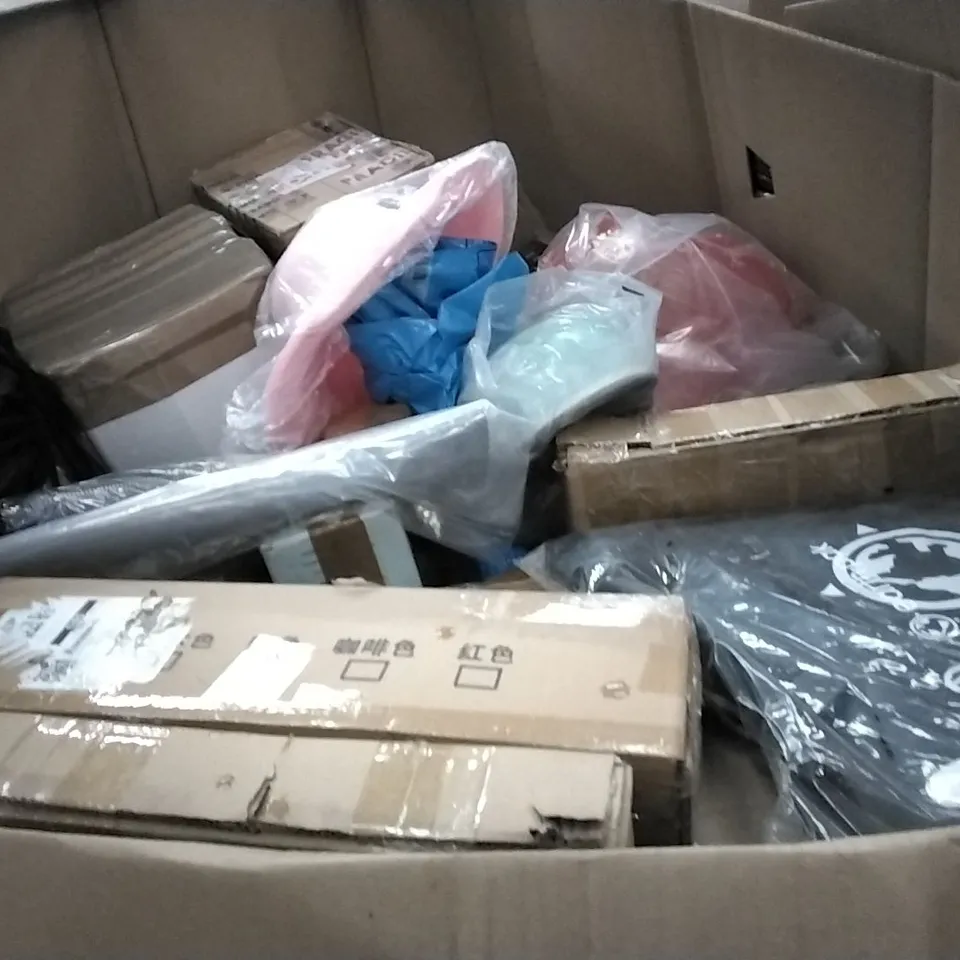 PALLET OF ASSORTED ITEMS INCLUDING SHUSHI LAUNDRY BASKET, KINGSTON CHROME SPOTLIGHT, EARTH PAK BACKPACK, CLEAR TARPIN SHEET, EXTRA LARGE BASKET