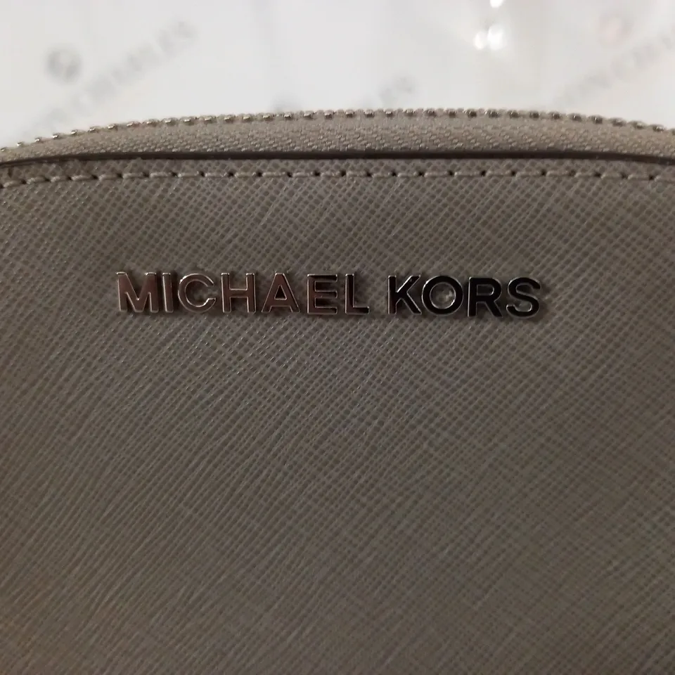 MICHAEL KORS PURSE IN GREY 