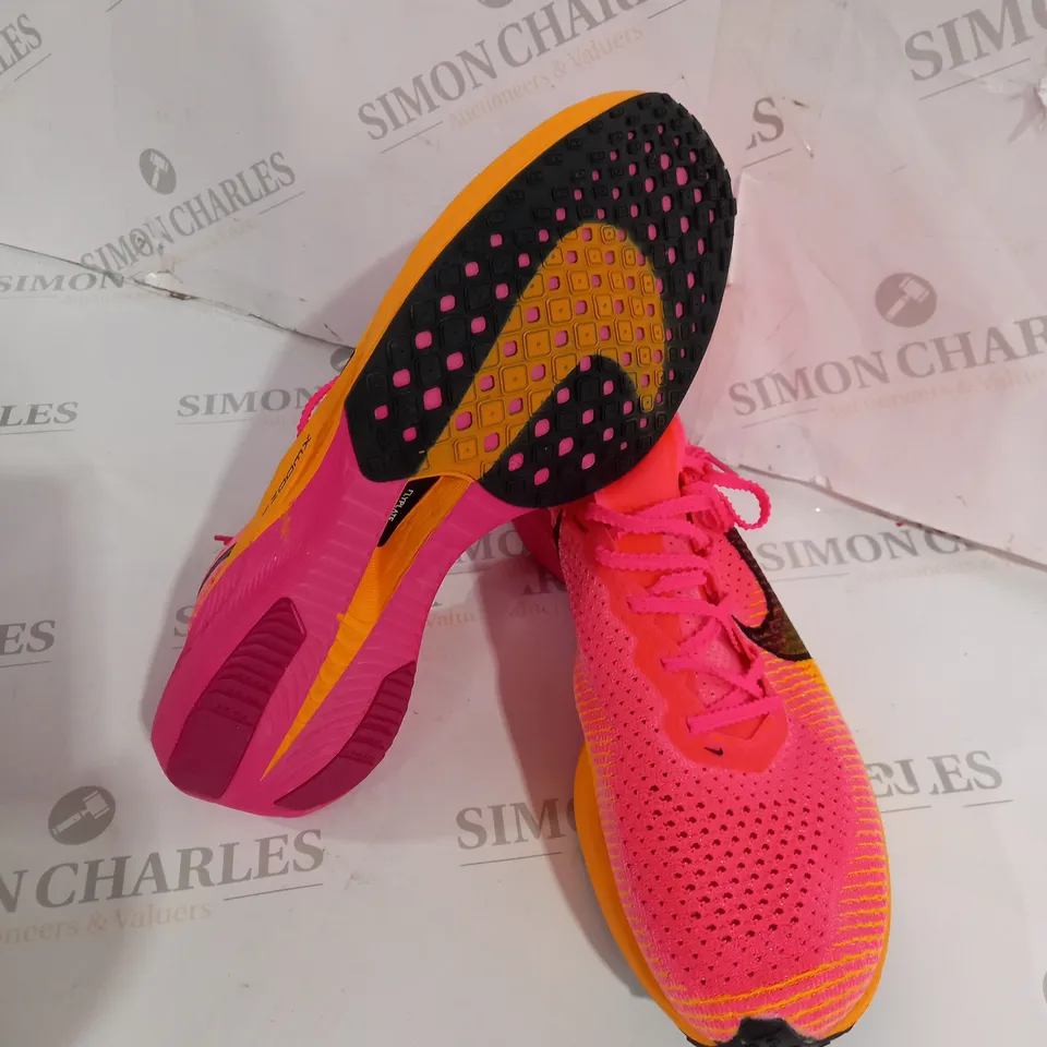 PAIR OF NIKE ZOOMX SIZE 9.5 TRAINERS