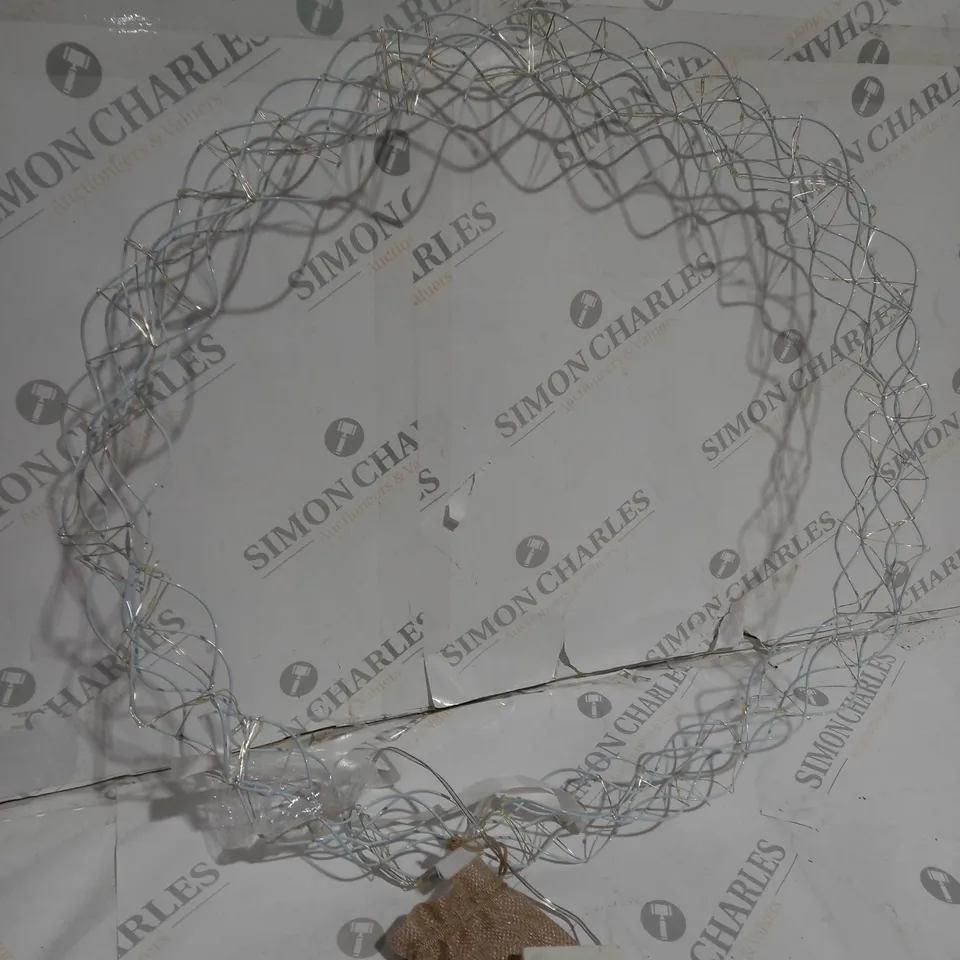 WHITE LIGHT UP WREATH