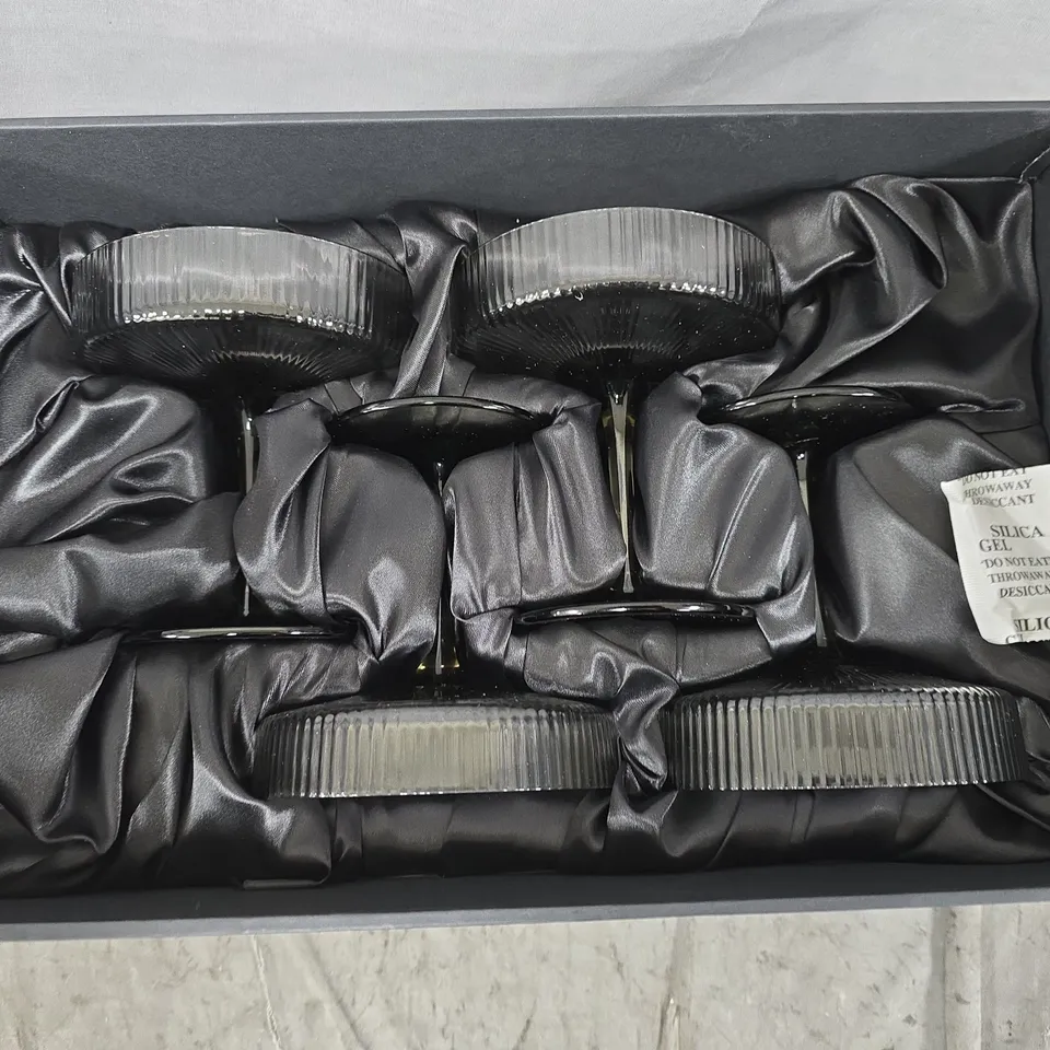 BOXED GLASSIQUE CADEAU BLACK COUPE GLASSES 4 PACK