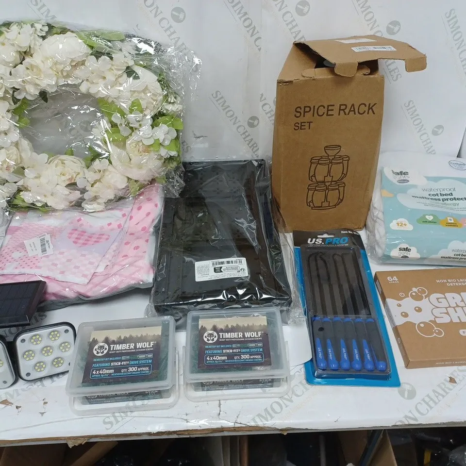 BOX OF APPROXIMATELY 12 ASSORTED ITEMS TO INCLUDE SILENT IGHT MATTRESS PROTECTOR, TIMBER WOLF NAILS, AND OUTDOOR SPOTLIGHT ETC. 