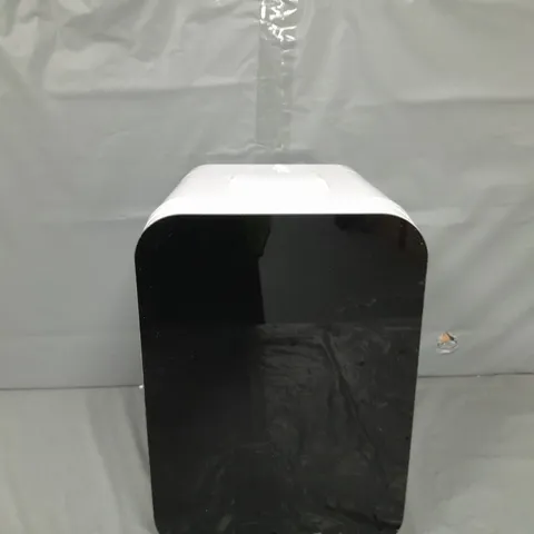 COLD-WARM ELECTRONIC REFRIGERATOR