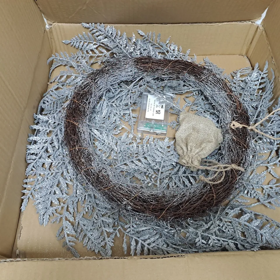 JULIEN MACDONALD GLITTER PRE LIT WREATH - SILVER