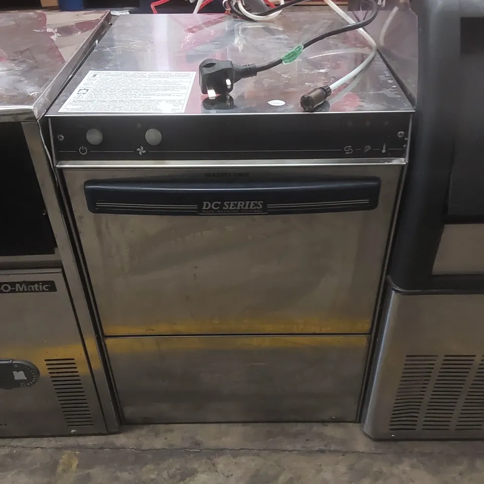 DC SERIES COMMERCIAL GLASS WASHER