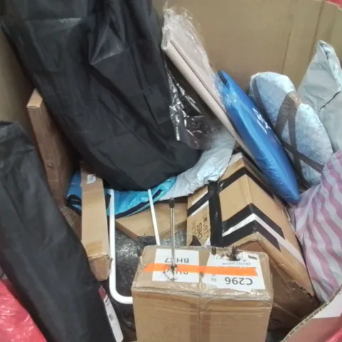 PALLET CONTAINING VARIOUS ASSORTED BOXED HOUSEHOLD ITEMS TO INCLUDE: POP UP TENTS, TRAMPOLINE, LARGE FLOOR MAT, AND LOTS MORE UNMARKED BOXED ITEMS 