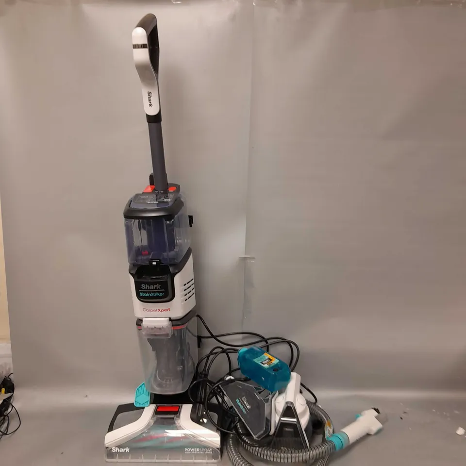 SHARK CARPET XPERT DEEP CARPET CLEANER & BUILT IN STAIN STRIKER EX200UK - COLLECTION ONLY