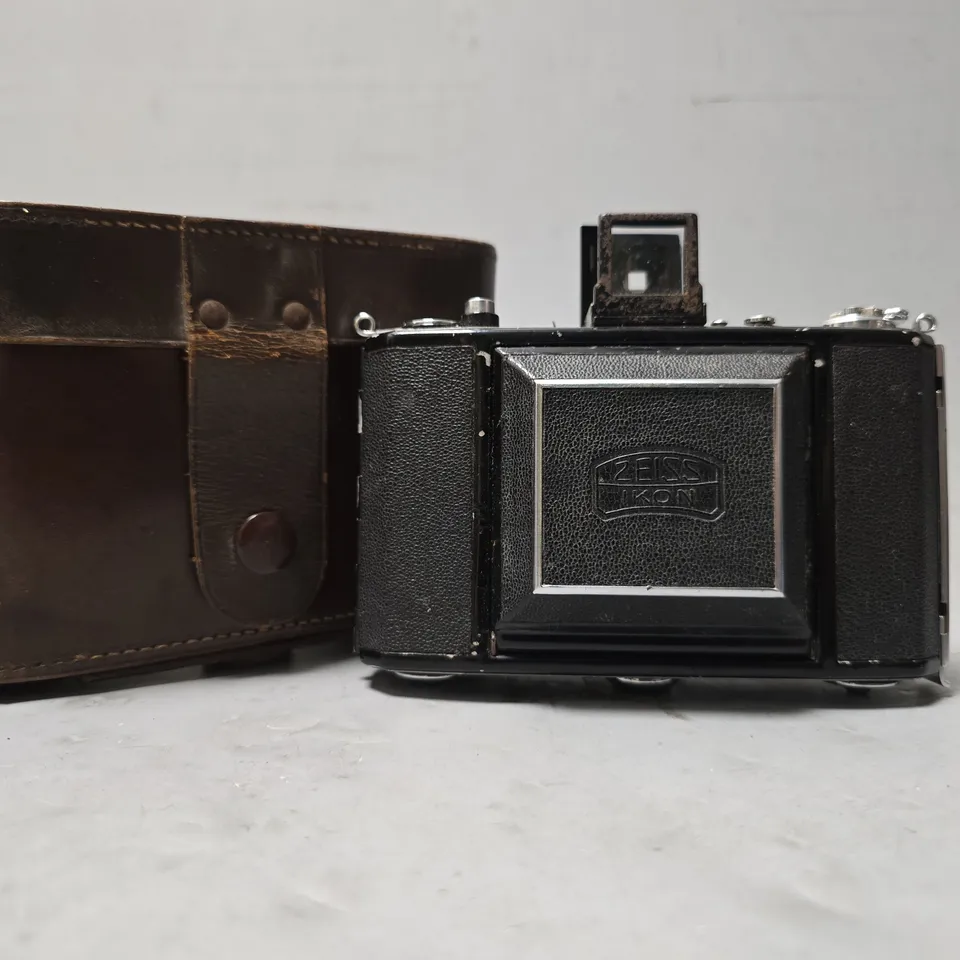 ZEISS IKON IKONTA 520/16 CAMERA
