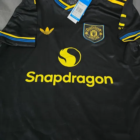 ADIDAS MANCHESTER UNITED FOOTBALL JERSEY SIZE MEDIUM