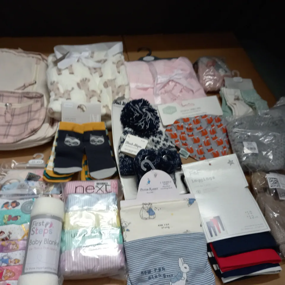 LOT OF ASSORTED CHILDRENS CLOTHING ACCESSORIES 