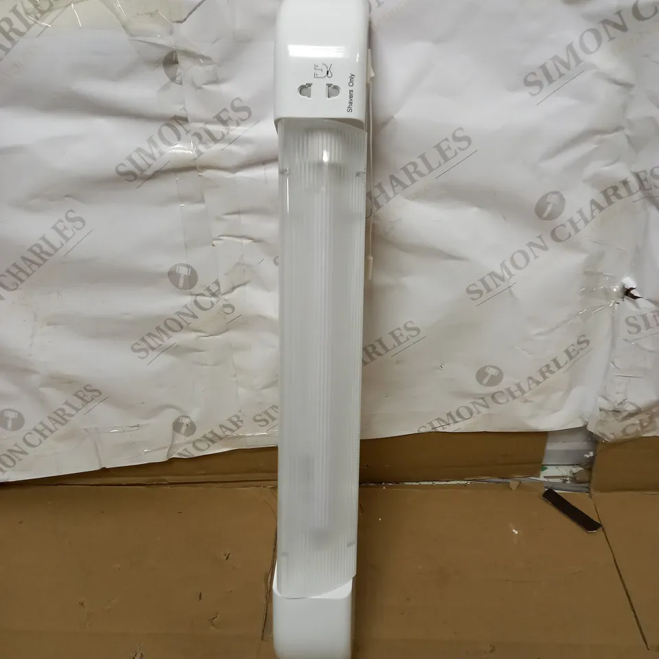 KNIGHTSBRIDGE 230V IP20 6W LED SHAVER LIGHT