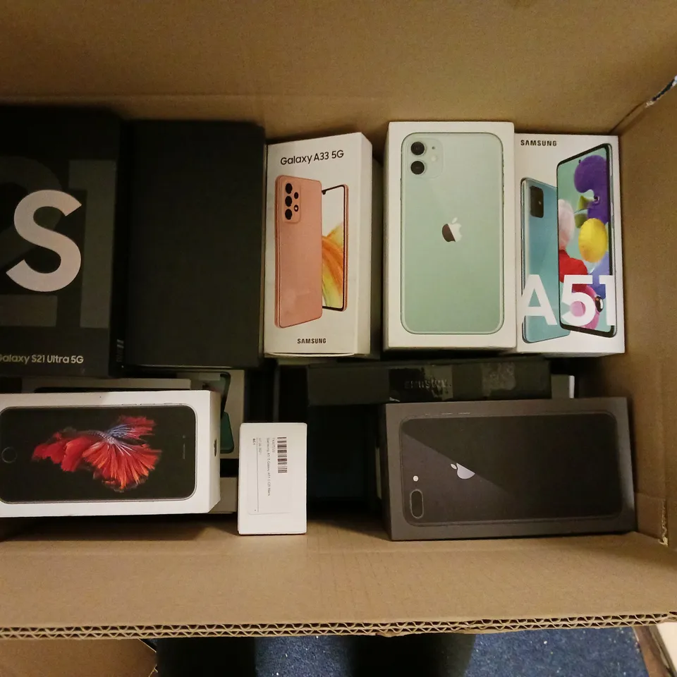BOXED LOT OF APPROX. 25 MOBILE PHONE DISPLAY CASES FOR SAMSUNG AND IPHONE