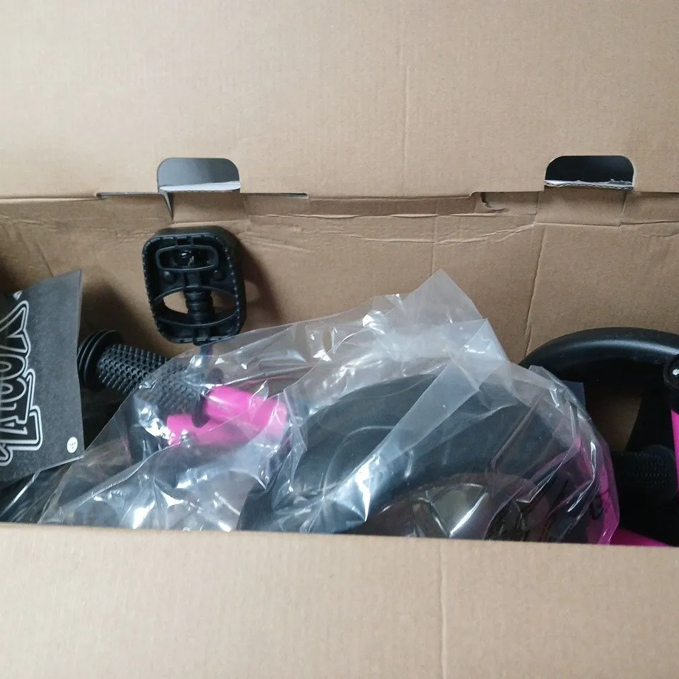 XOOTZ BUBBLE GO TRICYCLE - PINK RIDE-ON TOY WITH BUBBLE MACHINE (BOXED) 