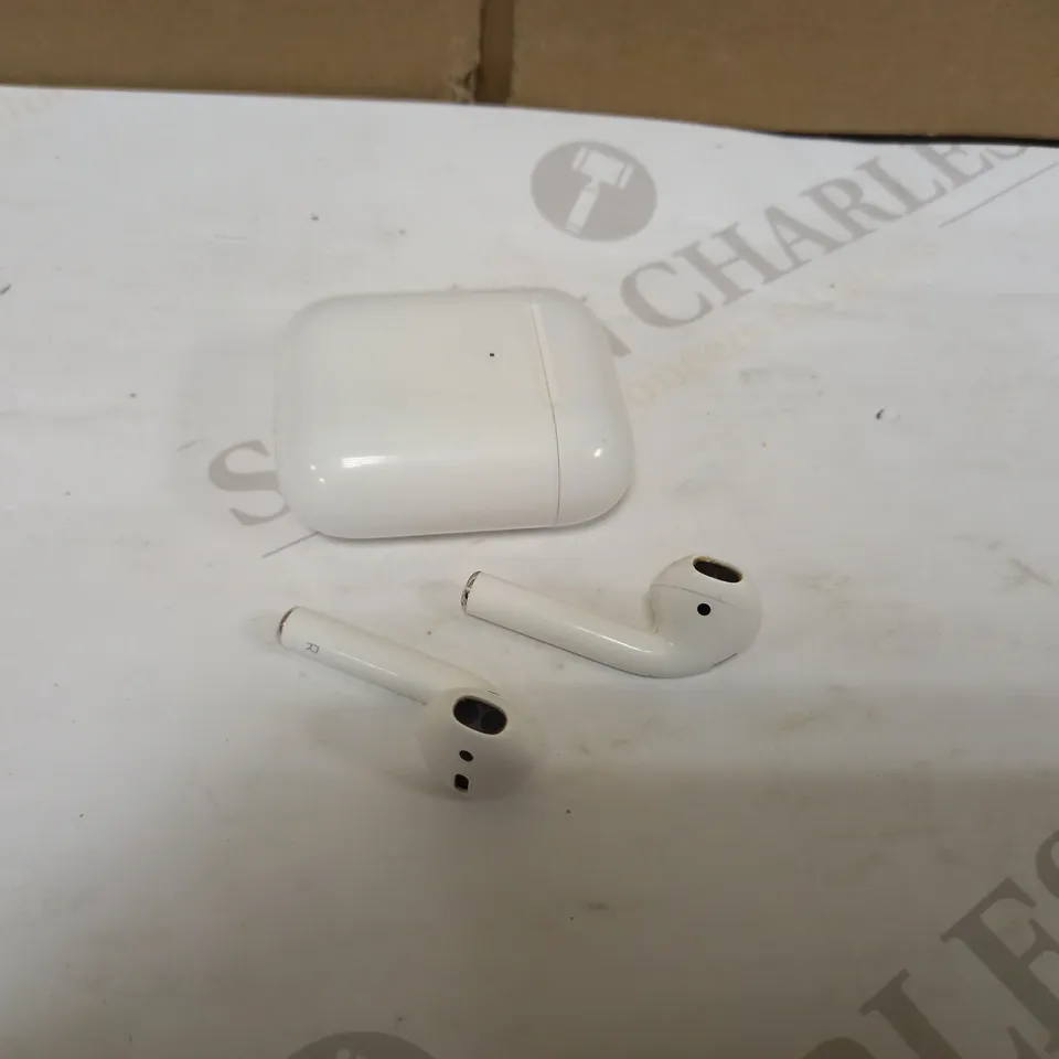APPLE AIRPODS GEN 2 WITH WIRELESS CHARGING CASE