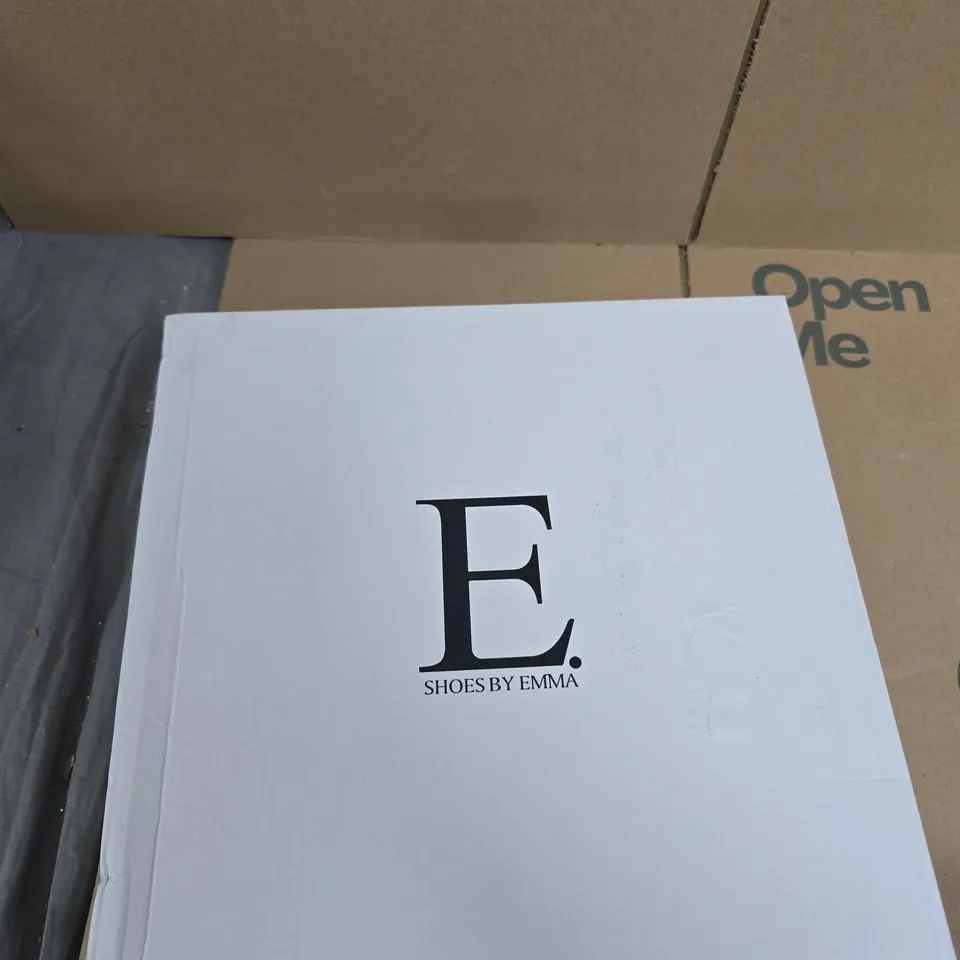 E. SHOES BY EMMA CATALINA BLACK BOOTS – UK SIZE 5