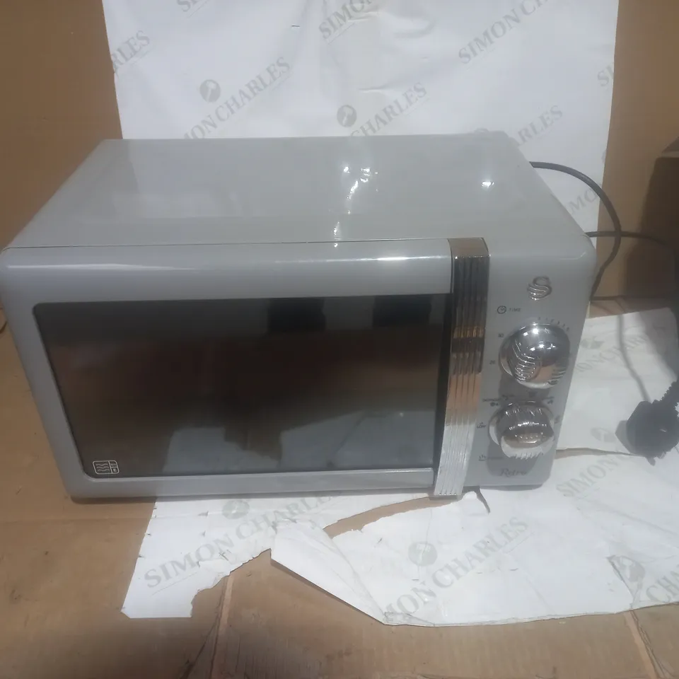 SWAN SM22130GRN RETRO MANUAL MICROWAVE, 800 W, GREY