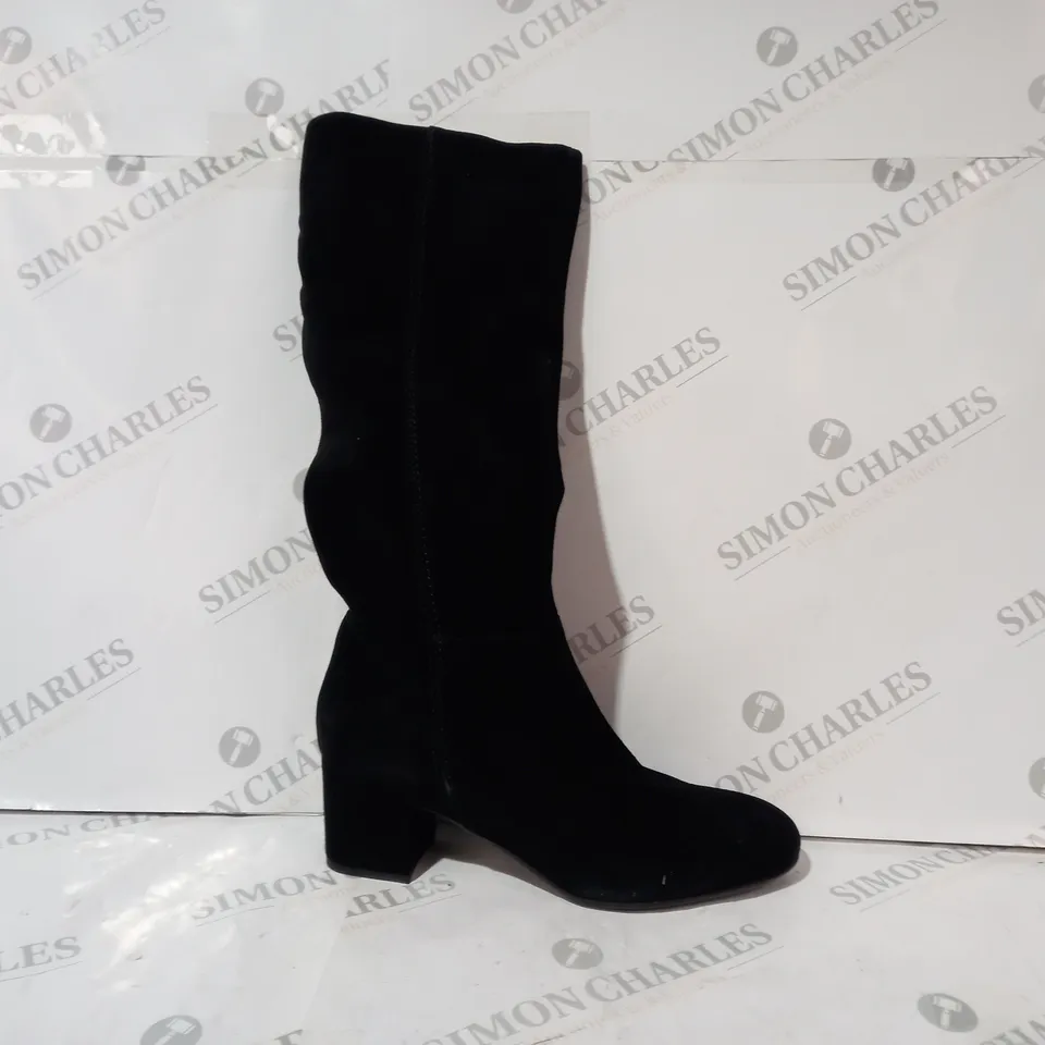 BOXED PAIR OF JONES LOW BLOCK HEEL KNEE HIGH SUEDE BOOTS IN BLACK UK SIZE 8