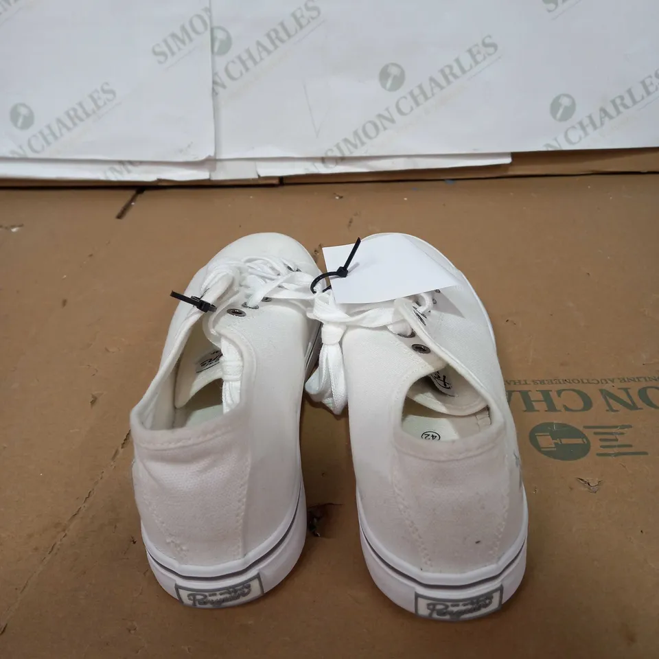 ORIGINAL PENGUIN FLAT WHITE TRAINERS SIZE 42