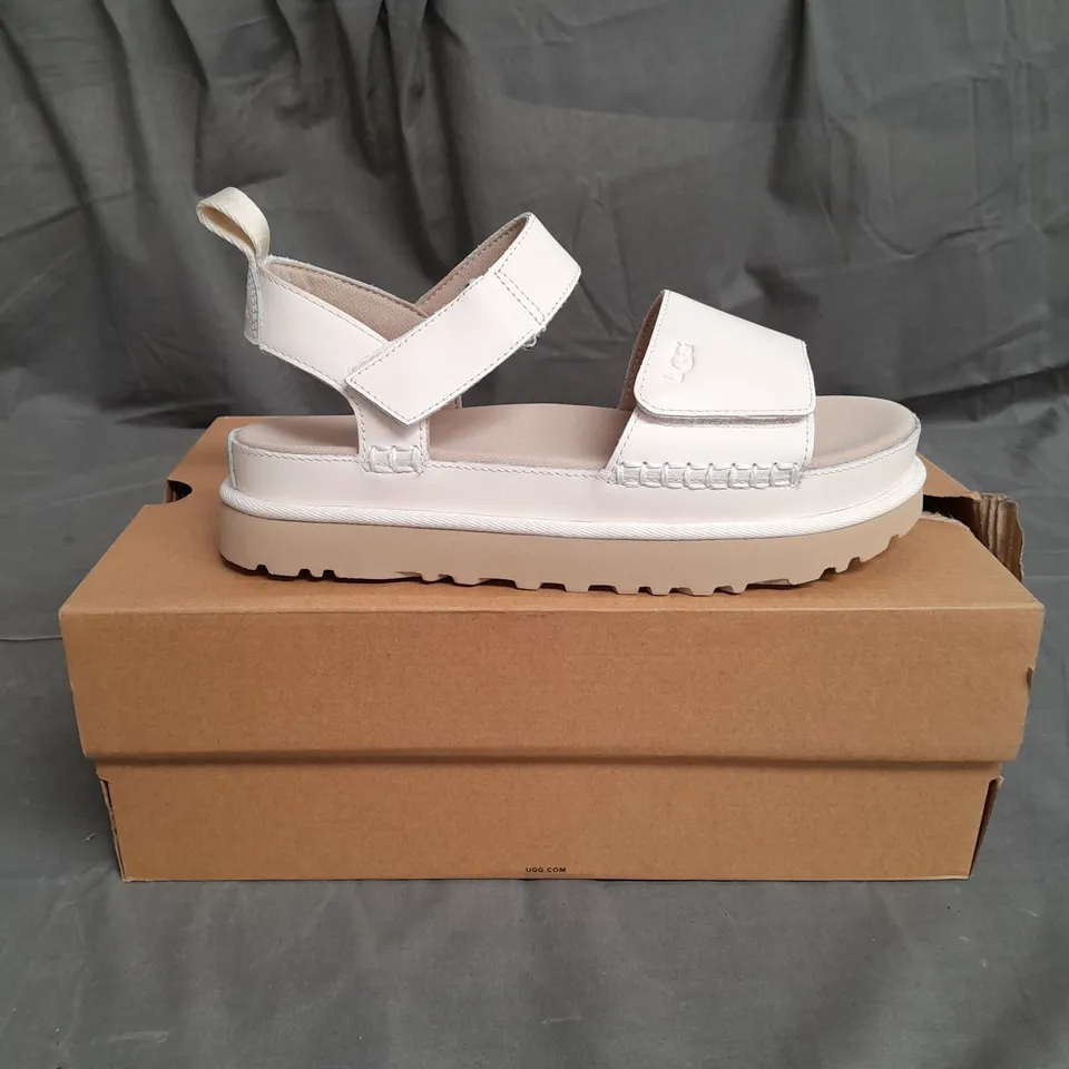 BOXED AIR OF UGG WOMEN'S GOLDENSTAR SANDAL SIZE 7.5