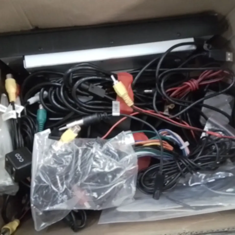 LARGE BOX CONTAINING ASSORTED CAR MULTIMEDIA SYSTEM INTERFACES // MODELS VARY