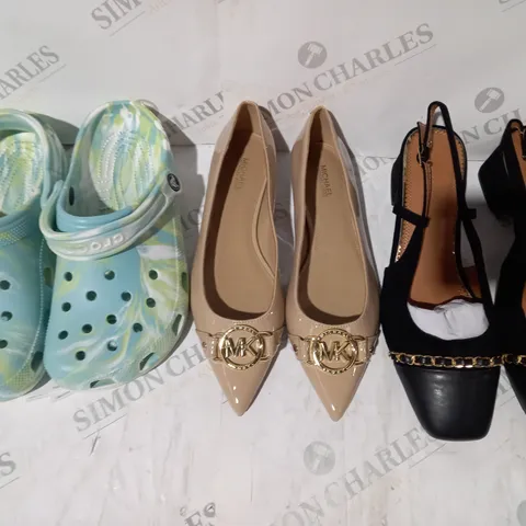 BOX OF APPROXIMATELY 15 ASSORTED PAIRS OF SHOES AND FOOTWEAR ITEMS IN VARIOUS STYLES AND SIZES TO INCLUDE MICHAEL KORS, RIVER ISLAND, ETC