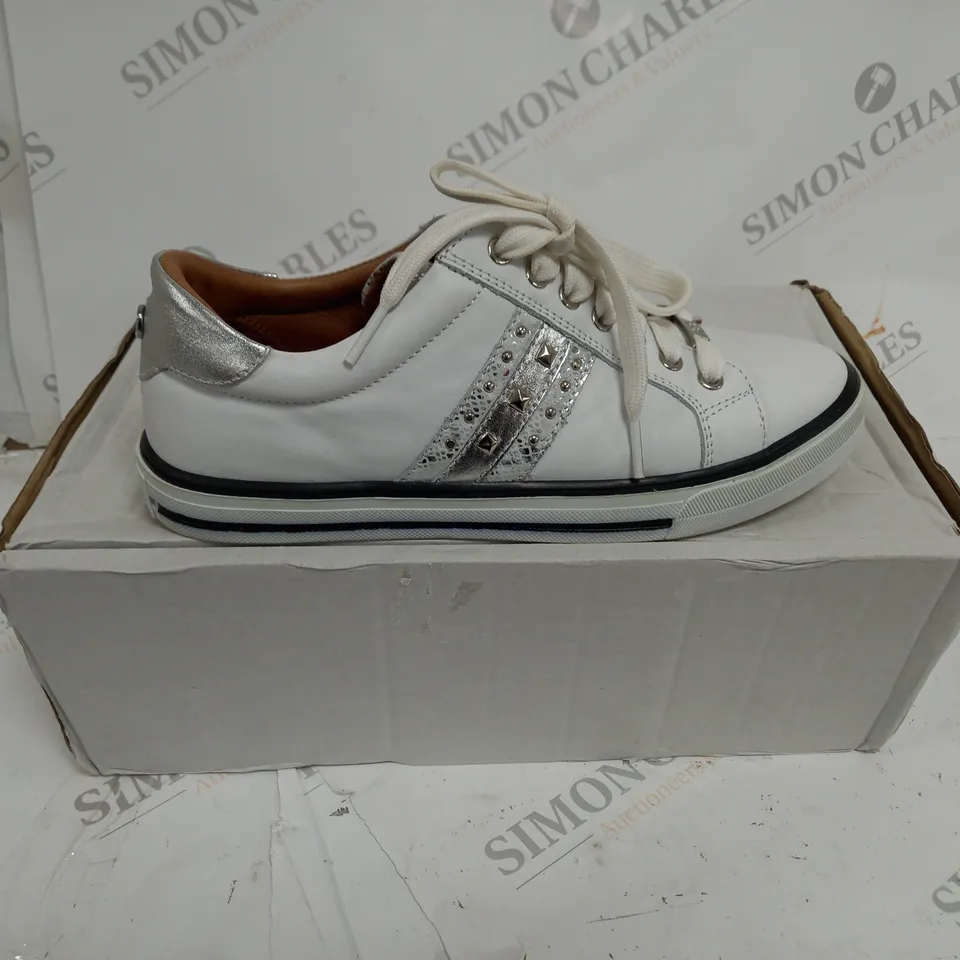 MODA ALFINA WHITE LEATHER TRAINER SIZE 6
