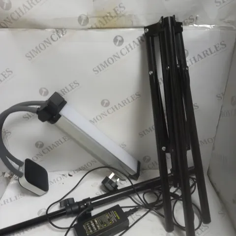 UNBRANDED LIGHTING RIG SET UP TO CONTAIN TRIPOD, POWER SUPPLY & LIGHTS