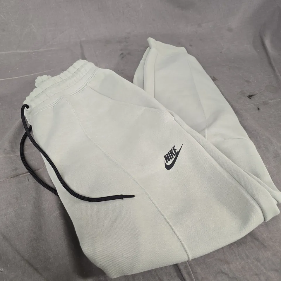 NIKE GREEN JOGGERS SIZE M 