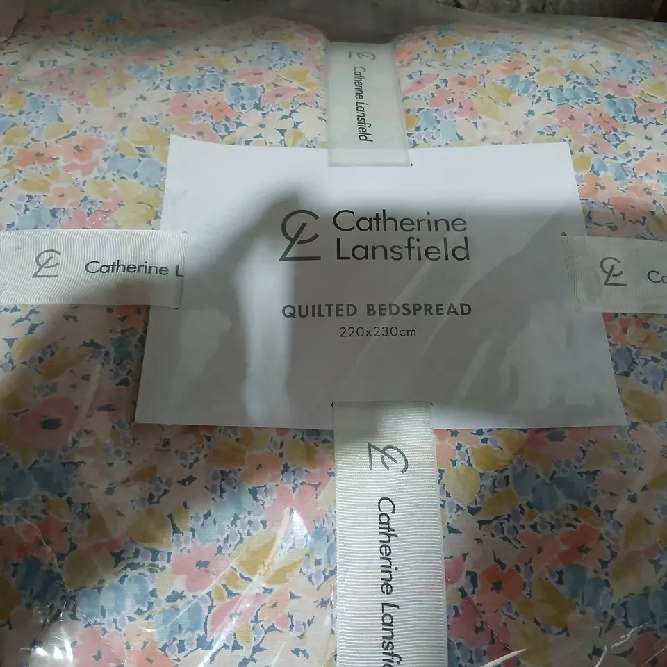 CATHERINE LANSFIELD QUILTED BEDSPREAD – FLORAL, 220 X 230 CM