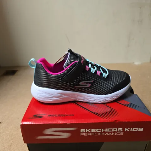 SKECHERS GO RUN 600 KIDS BLACK/MULTI SIZE 2 BOXED