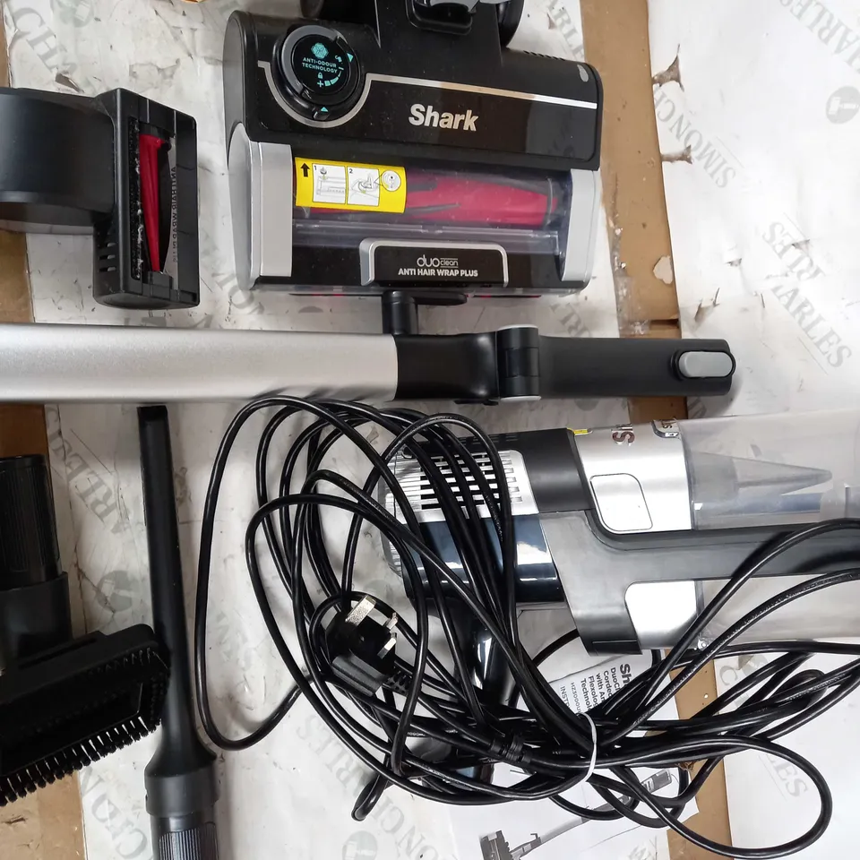 SHARK STRATOS ANTI HAIR WRAP PET PRO VACUUM CLEANER