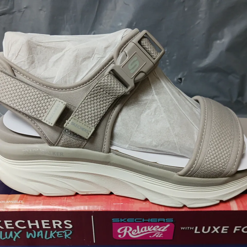 SKECHERS DLUX WALKER SANDAL IN TAUPE - SIZE 7