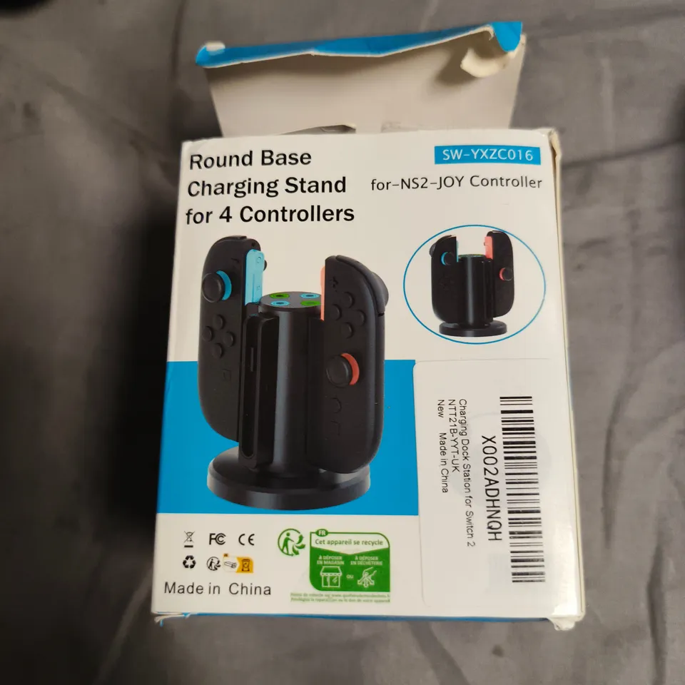 BOX OF APPROXIMATELY 8 ASSORTED ELECTRICAL ITEMS INCLUDING DIMMER SWITCH AND ROUND BASE CHARGING STAND 