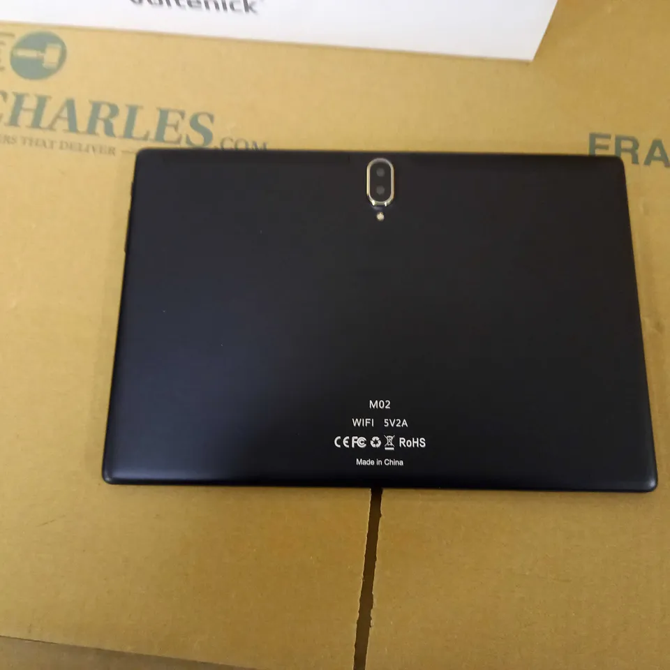 VOLTENICK ANDROID BLACK TABLET - BOXED 