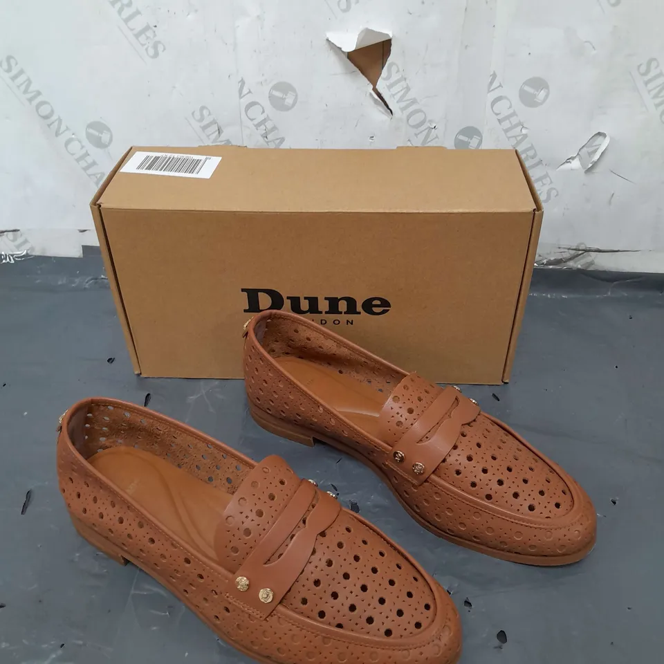 BOXED PAIR OF DUNE LONDON TAN LEATHER LASER CUT LOAFER IN SIZE 7