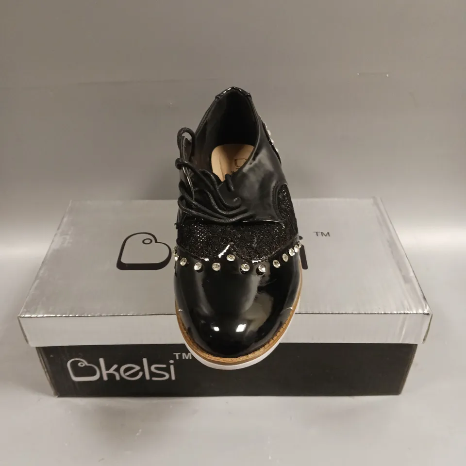 BOXED PAIR OF KELSI LACED SEQUINED SHOES IN BLACK - 4