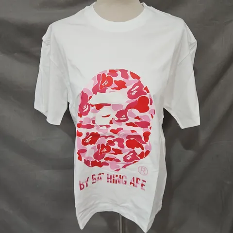 A BATHING APE TSHIRT IN WHITE SIZE M