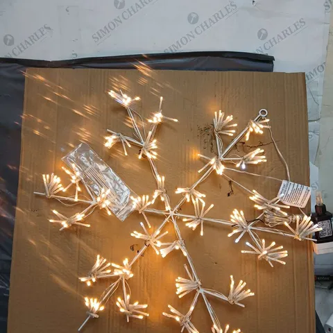 SNOWFLAKE LIGHT OUTDOOR CHRISTMAS DECORATION