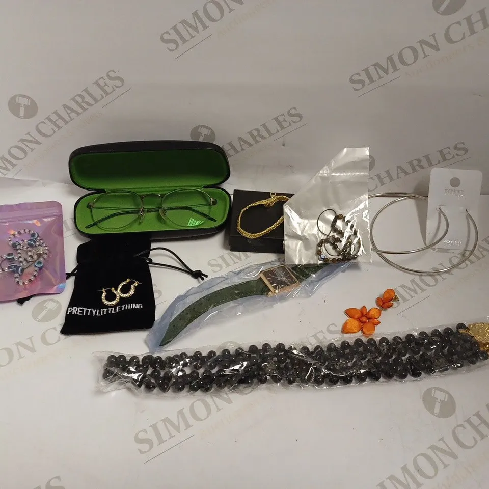 BOX OF APPROX 20 COSTUME JEWELLERY ITEMS INCLUDING RINGS, EARRINGS AND GLASSES