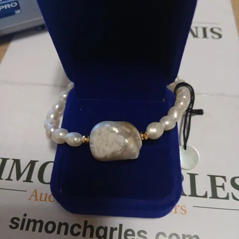 LARA PEARL BRACELET – BAROQUE CENTRAL PEARL, BOXED