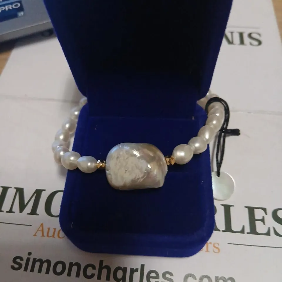 LARA PEARL BRACELET – BAROQUE CENTRAL PEARL, BOXED