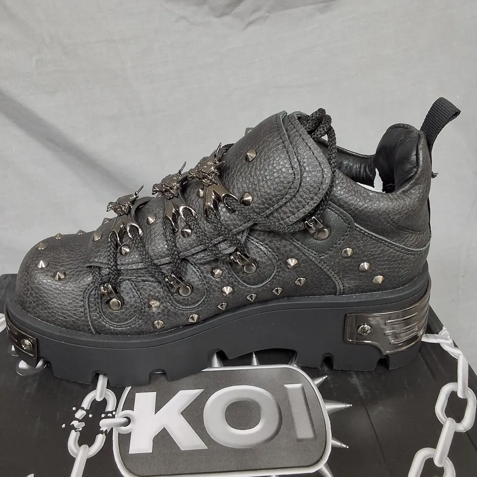 BOXED KOI DRAGON HARDWARE BLACK SHOES - UK 5