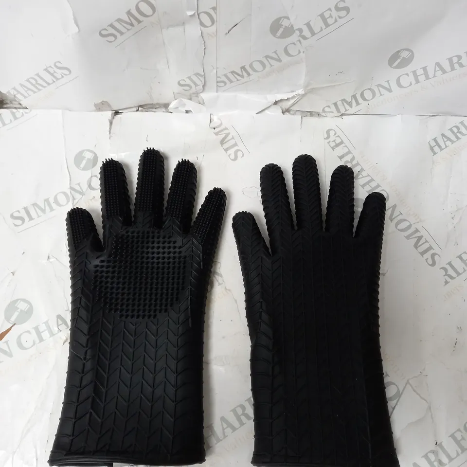 OUTLET COOK'S ESSENTIALS PAIR OF SCRUBBING GLOVES IN BLACK