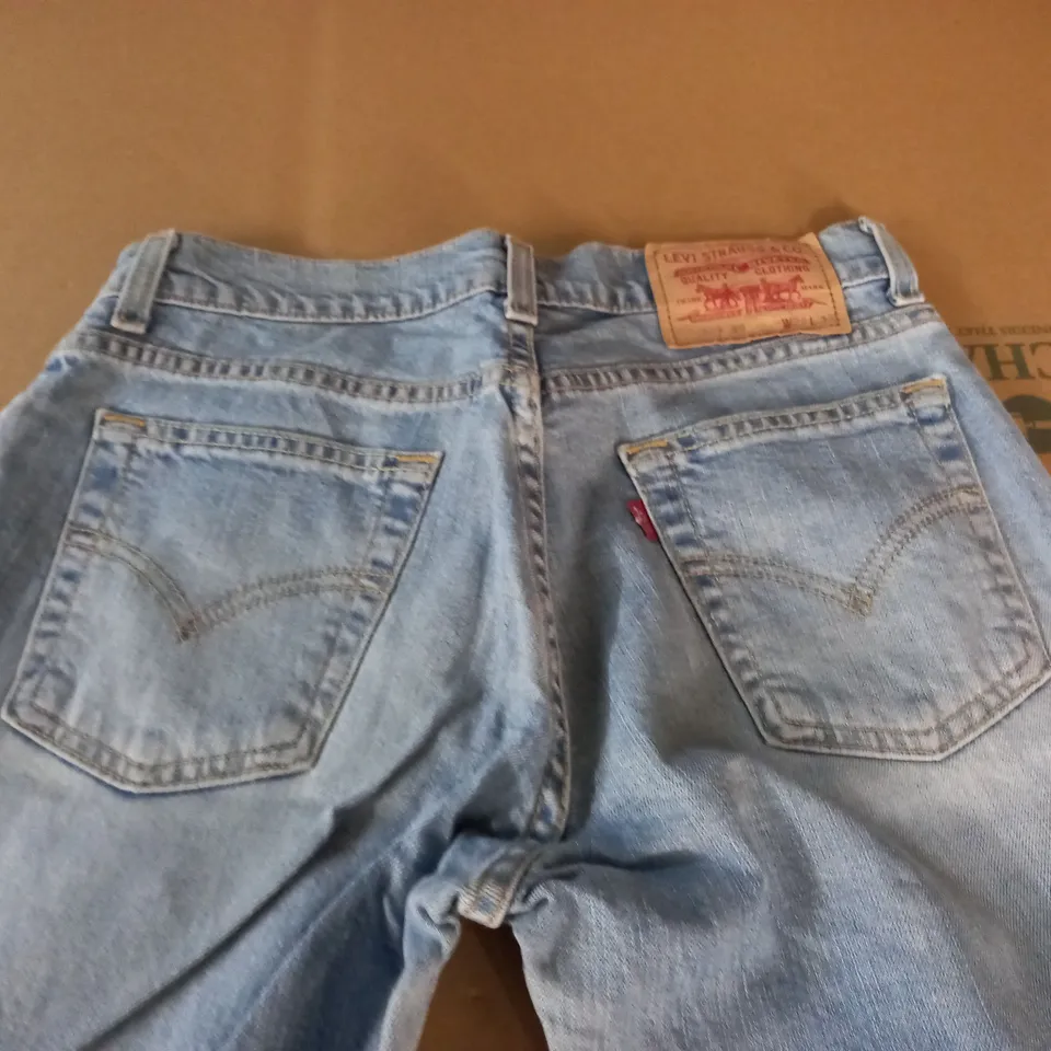 LEVIS LIGHT BLUE JEANS - W29 L32