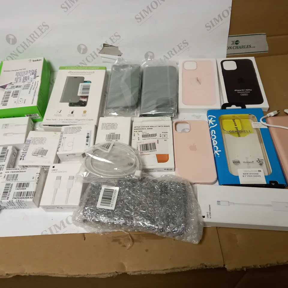 LOT OF APPROX. 21 ASSORTED IPHONE ACCESSORIES TO INCLUDE CHARGE CABLES, ADAPTERS, CASES ETC