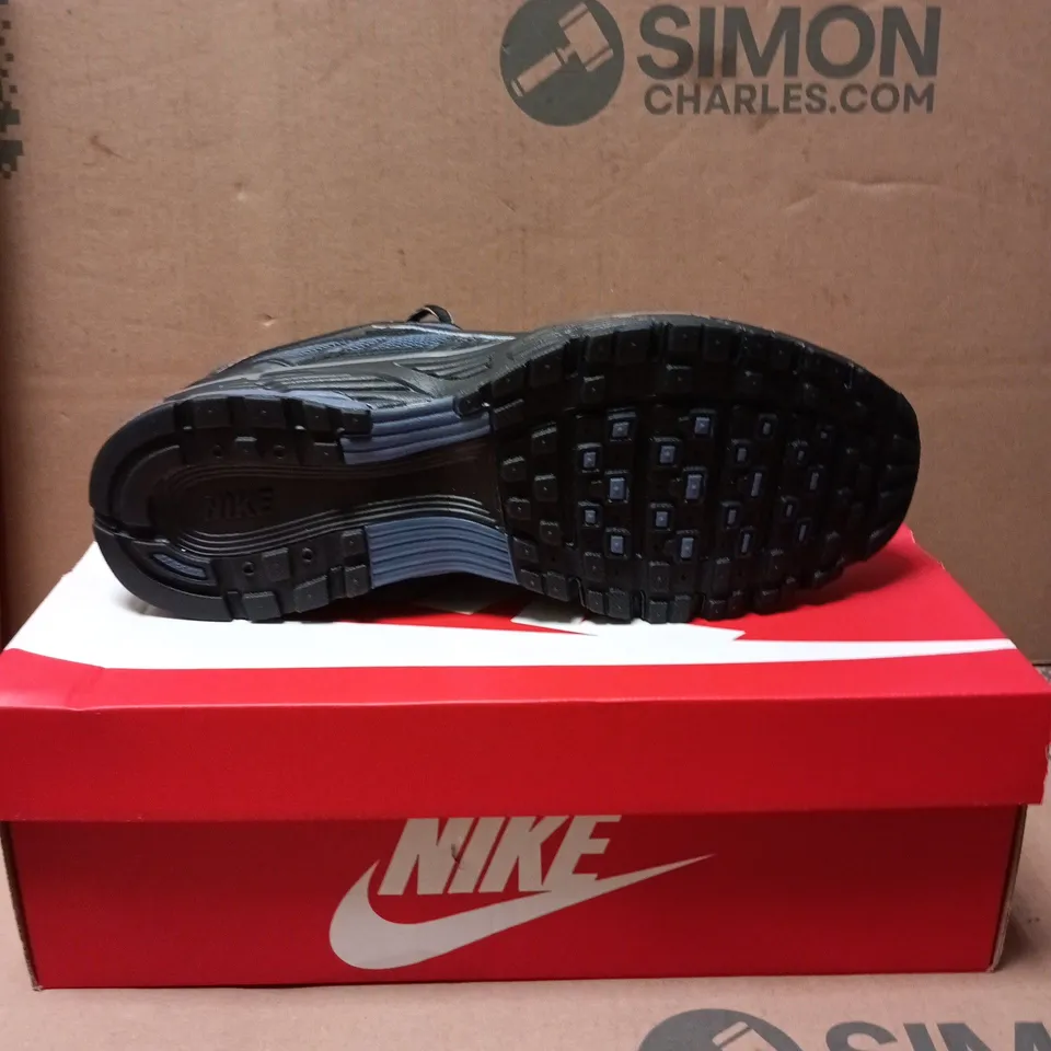 NIKE P-6000 TRAINERS – DIFUSED BLUE/BLACK-COOL GREY, UK 11 (EU 46)